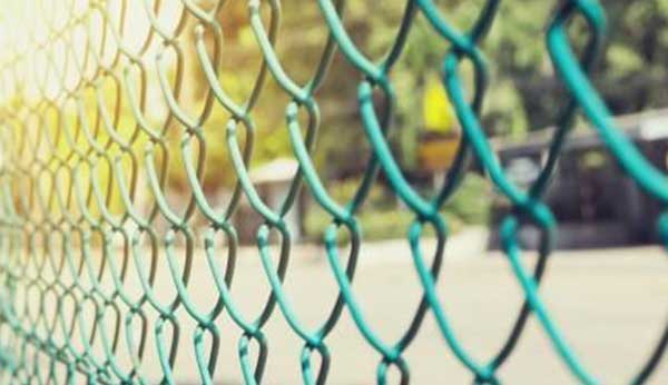 Best Paint for Chain Link Fence