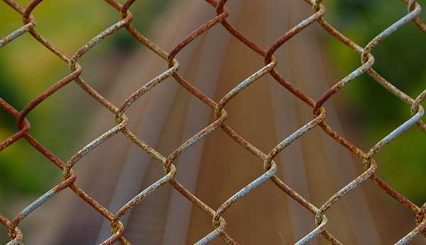 best paint for rusted chain link fence