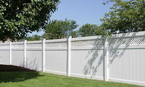 What are the most conventional screens used on fencing